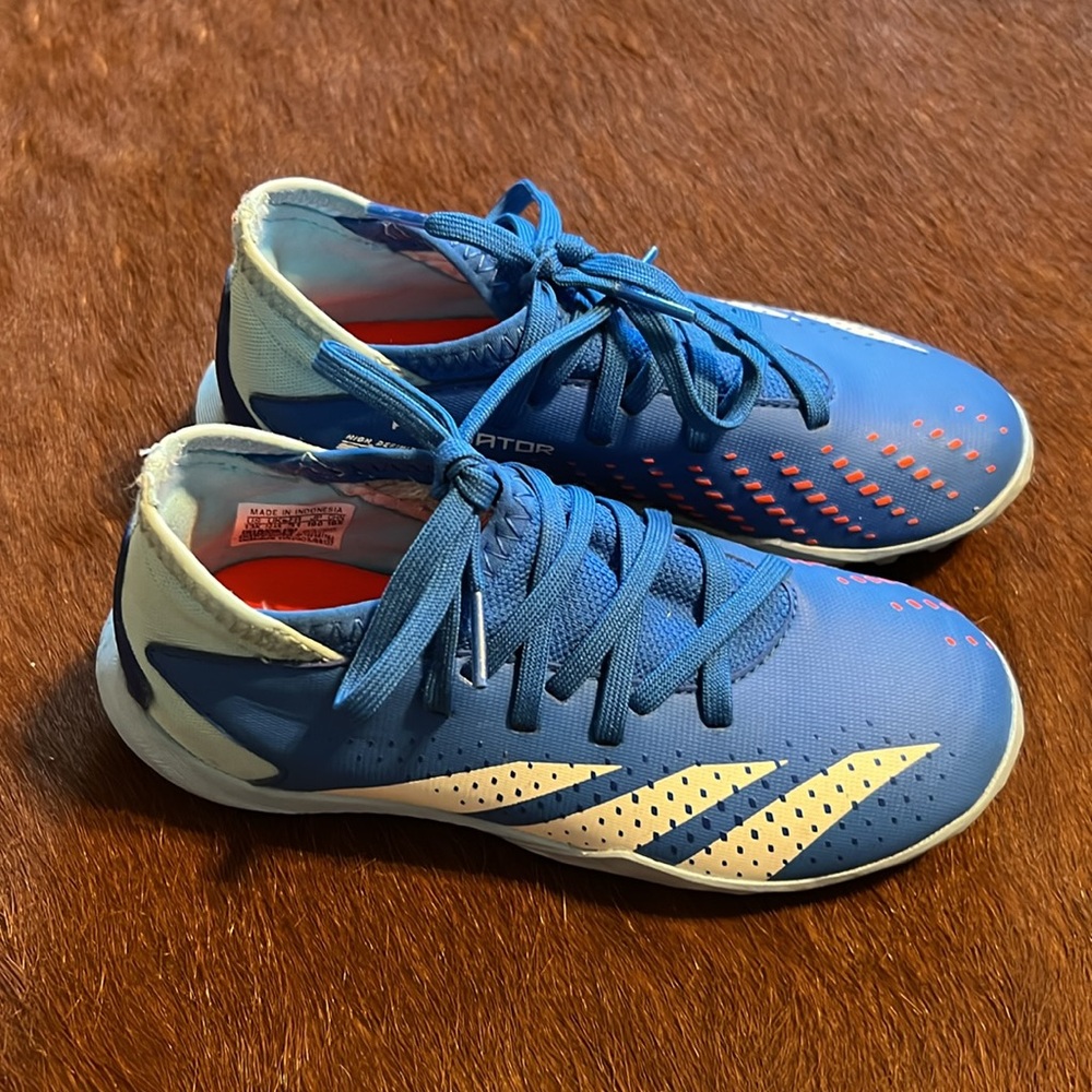 Adidas kids Unisex Predator  Soccer Shoe size 13